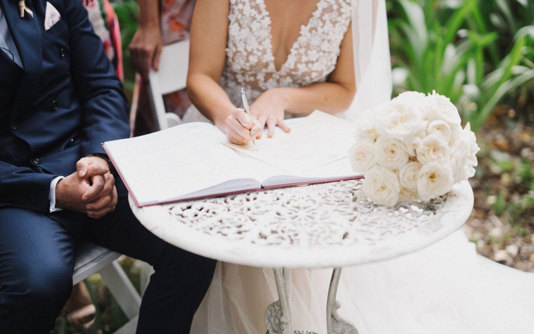 Flower hack: You don’t really need flowers for the signing table